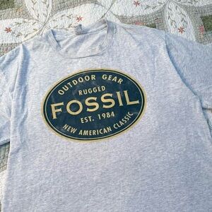 Fossil Rugged Outdoorsy Heritage Grey Logo Graphic Casual Unisex T-Shirt — L